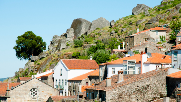 Monsanto: Cómo llegar al pueblo portugués construido entre rocas gigantes