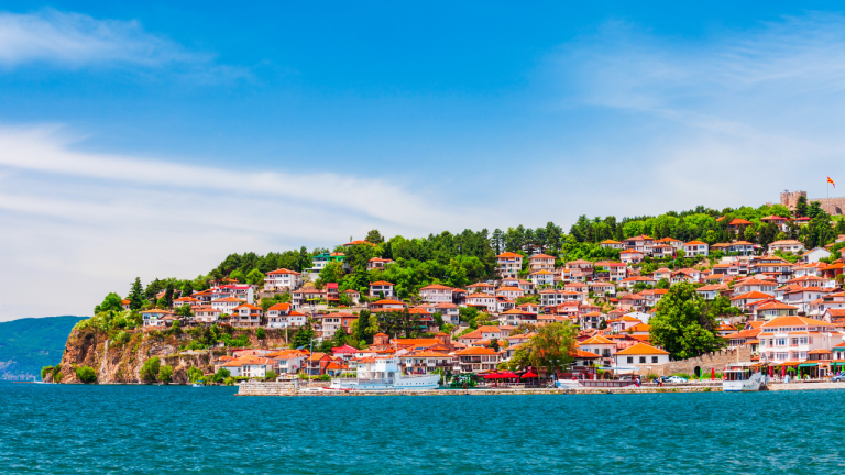 Vuelos de Madrid a Skopie por 63 €: cómo continuar hasta el lago Ohrid