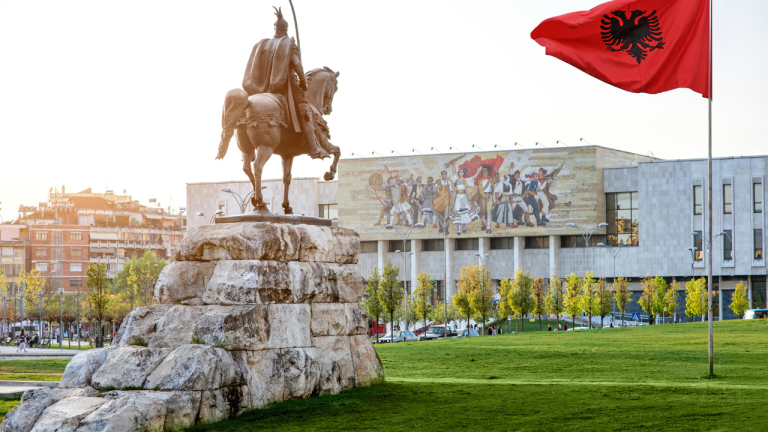 Albania en 7 días sin coche: ruta por Tirana, Berat, Gjirokastër y Sarandë
