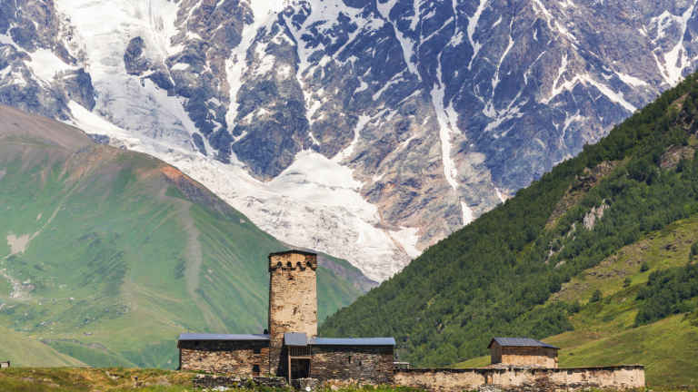 Ushguli: cómo llegar al pueblo medieval más remoto del Cáucaso