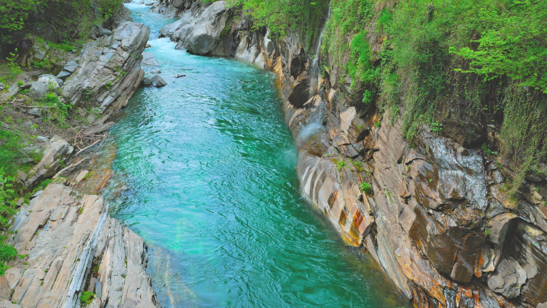 Valle de Verzasca: cómo visitar uno de los rincones más sorprendentes de Suiza