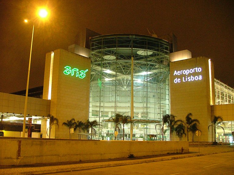 Cómo ir del aeropuerto de Lisboa al centro en 2026: metro, autobús, taxi y Uber