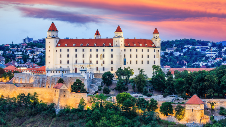Bratislava desde Alicante: vuelos + 5 noches de apartamento por 182€ por persona