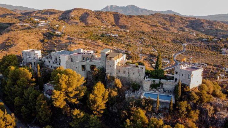 Dormir dos noches en un castillo en Málaga desde 115€ por persona