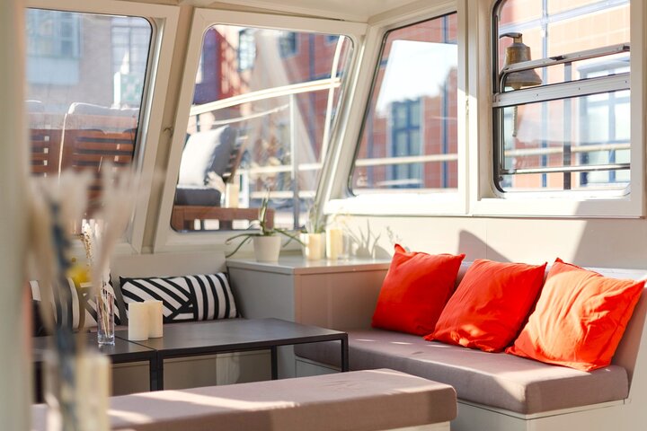 Berlín desde el agua por 17€: un paseo en barco lounge por la ciudad