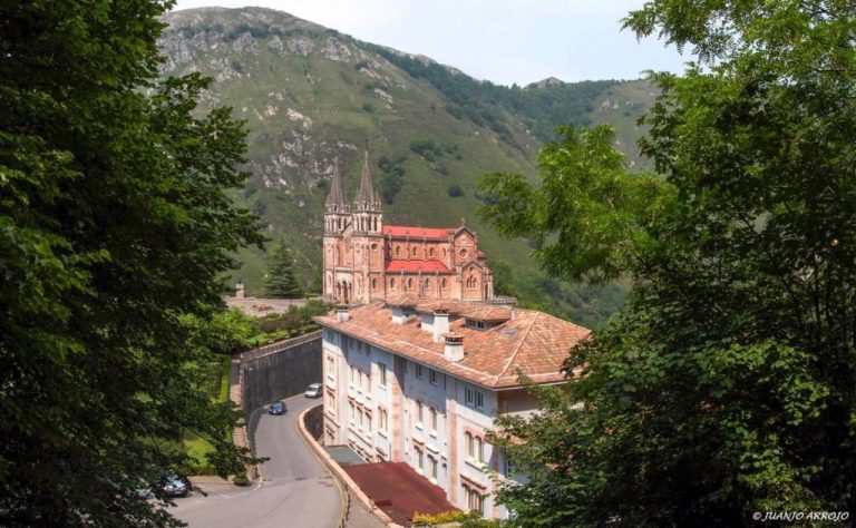 Dos noches junto a Covadonga en el Gran Hotel Pelayo desde 135€ por persona