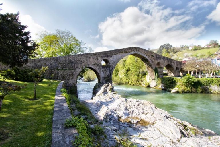 Dos noches en Cangas de Onís desde 63€ por persona: una base barata para descubrir Asturias