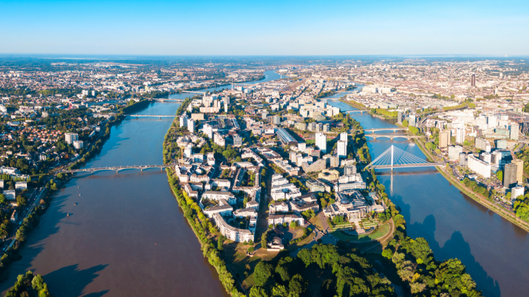 Valencia–Nantes por 48€ ida y vuelta: castillos, un elefante gigante y una Francia diferente