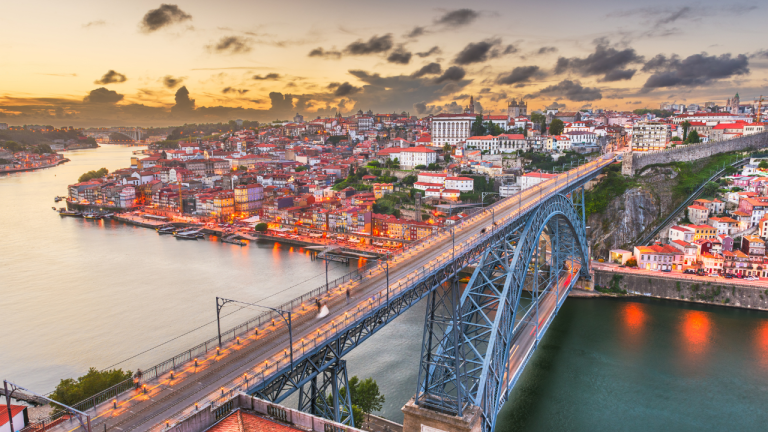 Escapada a Oporto desde Castellón con vuelo y alojamiento por 345€ por persona