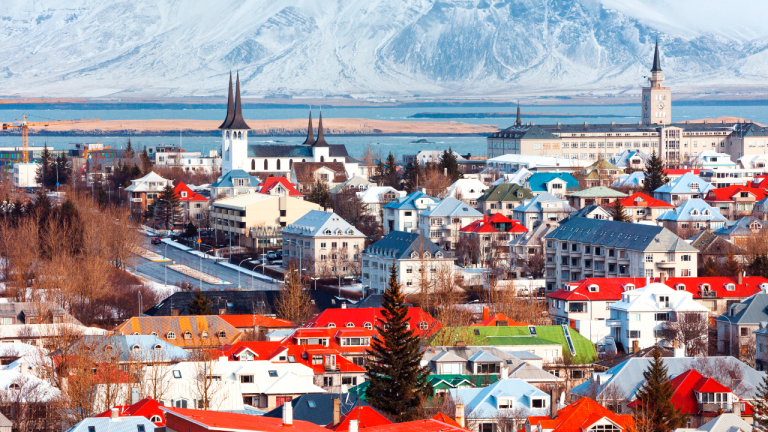 Islandia desde Madrid por 161€ ida y vuelta: cuatro noches en Reikiavik