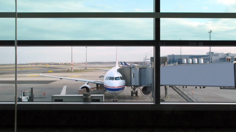 Cómo ir del aeropuerto de Praga al centro: todas las opciones