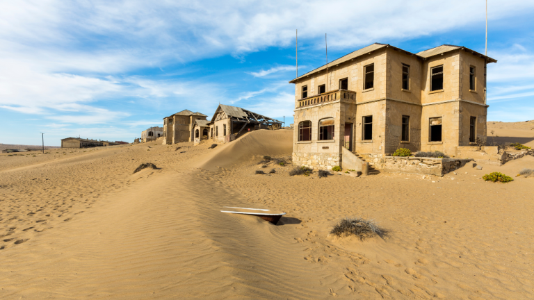 Kolmanskop: cómo visitar la ciudad fantasma devorada por el desierto