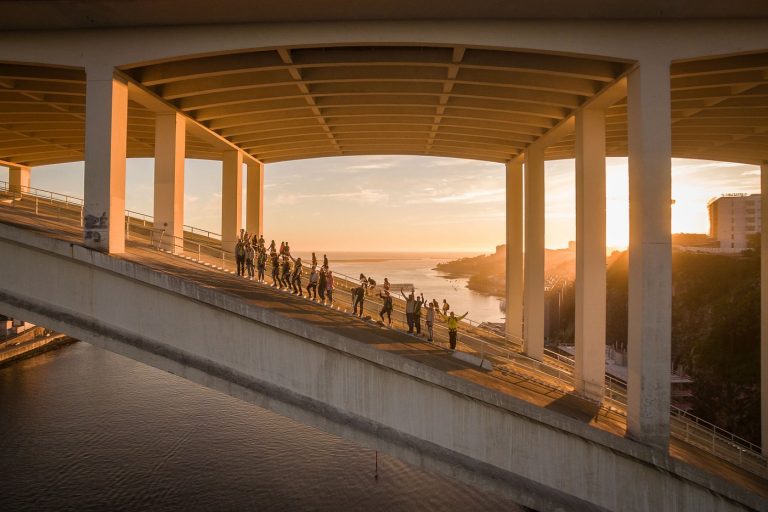 Subir al arco del Puente de Arrábida en Oporto por 26€
