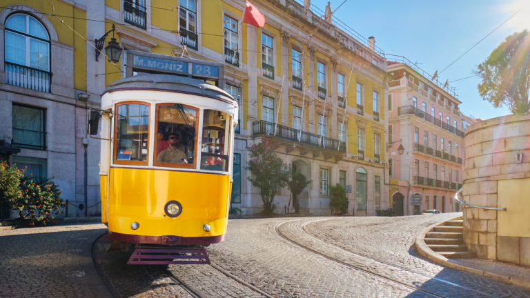 Tranvía 28 de Lisboa: recorrido, horarios y consejos para disfrutarlo sin sufrir
