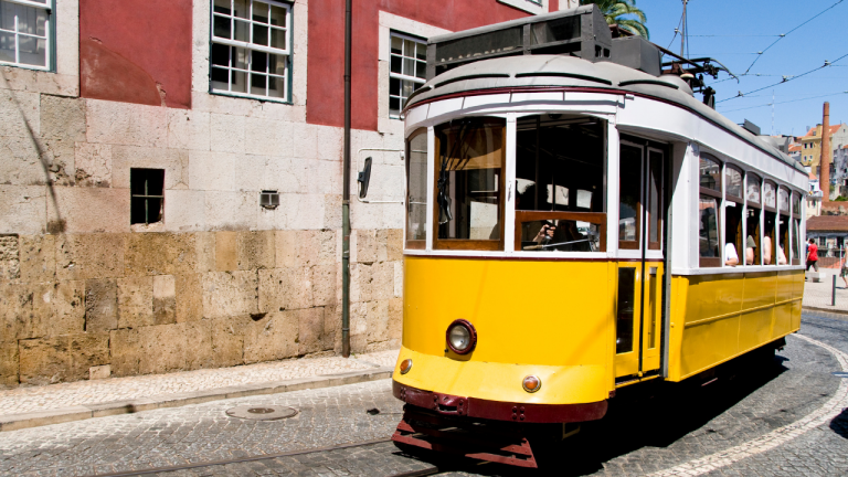 Cómo moverse por Lisboa en 2026: metro, tranvías, Navegante y precios