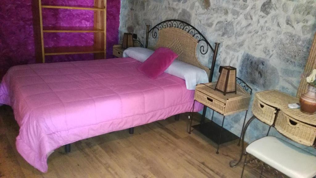 Mogarraz, el pueblo de Salamanca donde las casas te miran: dos noches por 57€ por persona