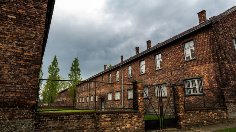 Auschwitz desde Cracovia: cómo llegar, entradas y cómo organizar la visita