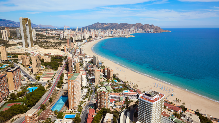 Benidorm de otra manera: dos noches frente al mar con desayuno, fiesta y hotel adults only por 103,50€ pp