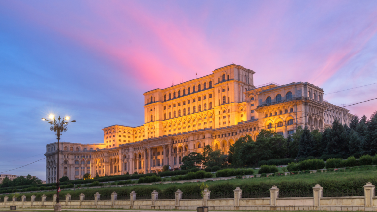 Alicante–Bucarest por 87 € ida y vuelta: vuelo directo y cuatro noches en Rumanía