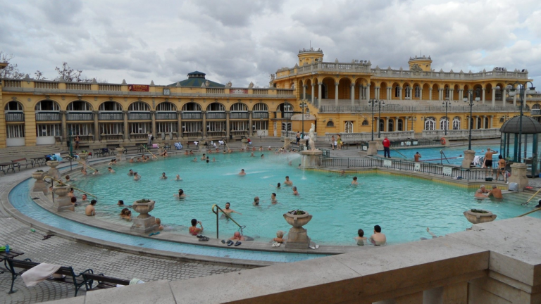 Un día en los baños Széchenyi por 39€: completar una escapada a Budapest