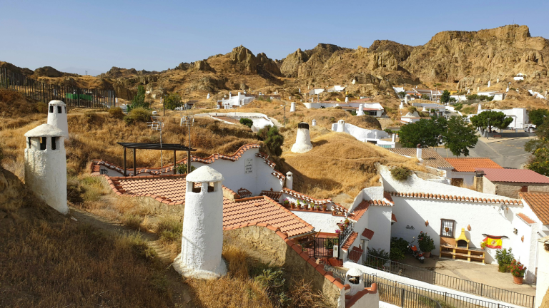 Dormir tres noches en una cueva en Guadix por 107€ por persona