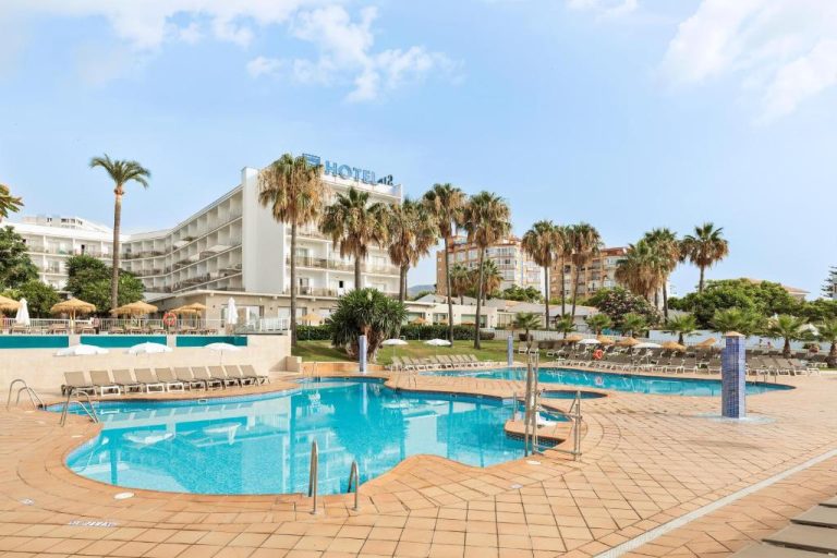 Benalmádena: siete noches con pensión completa por 359,50 € por persona
