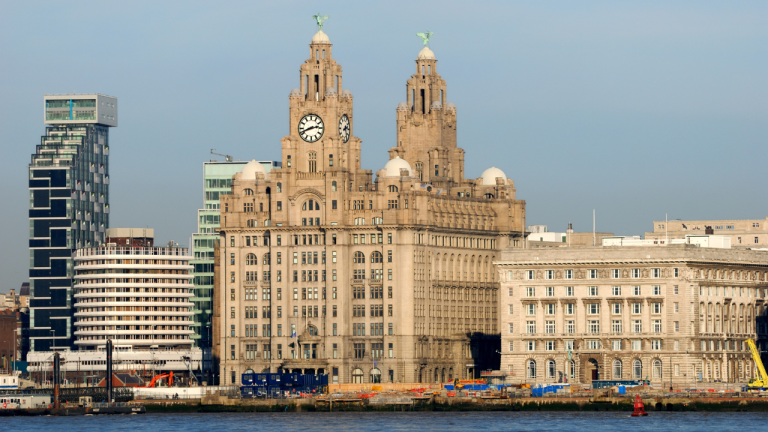 Liverpool por 46€ en octubre: cuatro noches de Beatles, fútbol, pubs y otoño británico