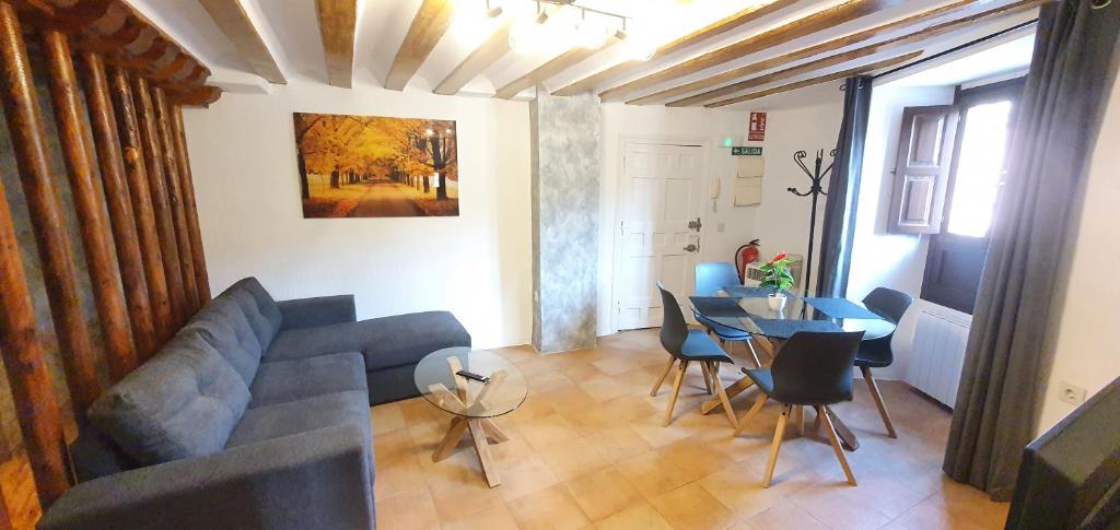 Una cueva, jacuzzi y el casco histórico de Cuenca: escapada para dos por 120€ por persona
