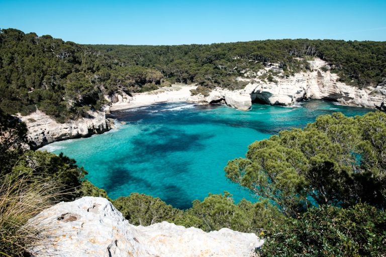 Menorca, portada de la oferta con hotel 4 estrellas y media pensión