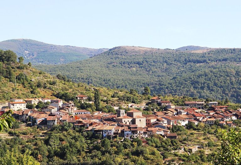 Mogarraz, el pueblo de Salamanca donde las casas te miran: dos noches por 57€ por persona