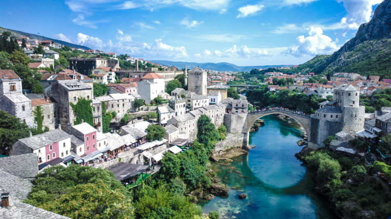 Mostar por 84 € dos noches para dos: una escapada entre el puente, el río y la historia balcánica