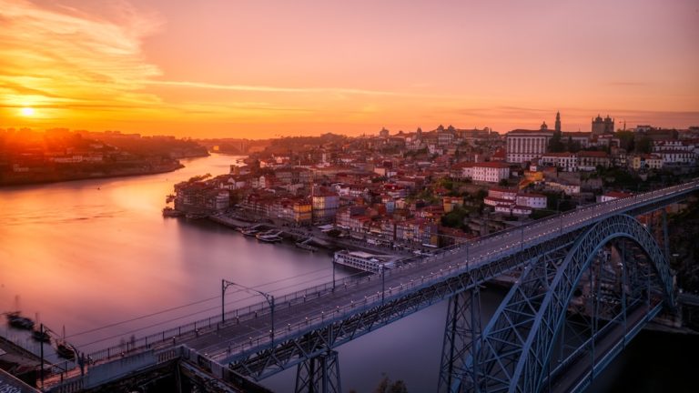 Oporto y Vila Nova de Gaia, portada de la experiencia en bodegas Taylor