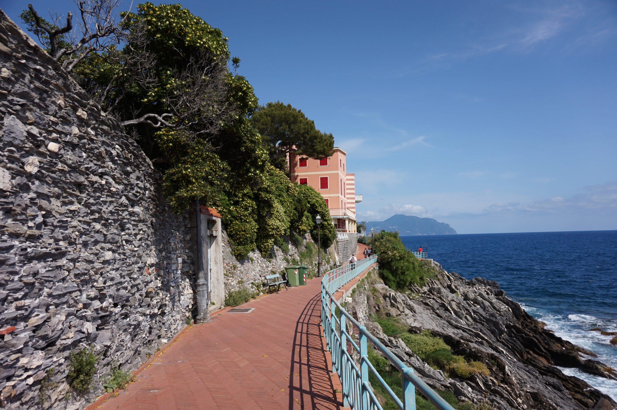 Passeggiata Anita Garibaldi junto al mar en Nervi, Génova