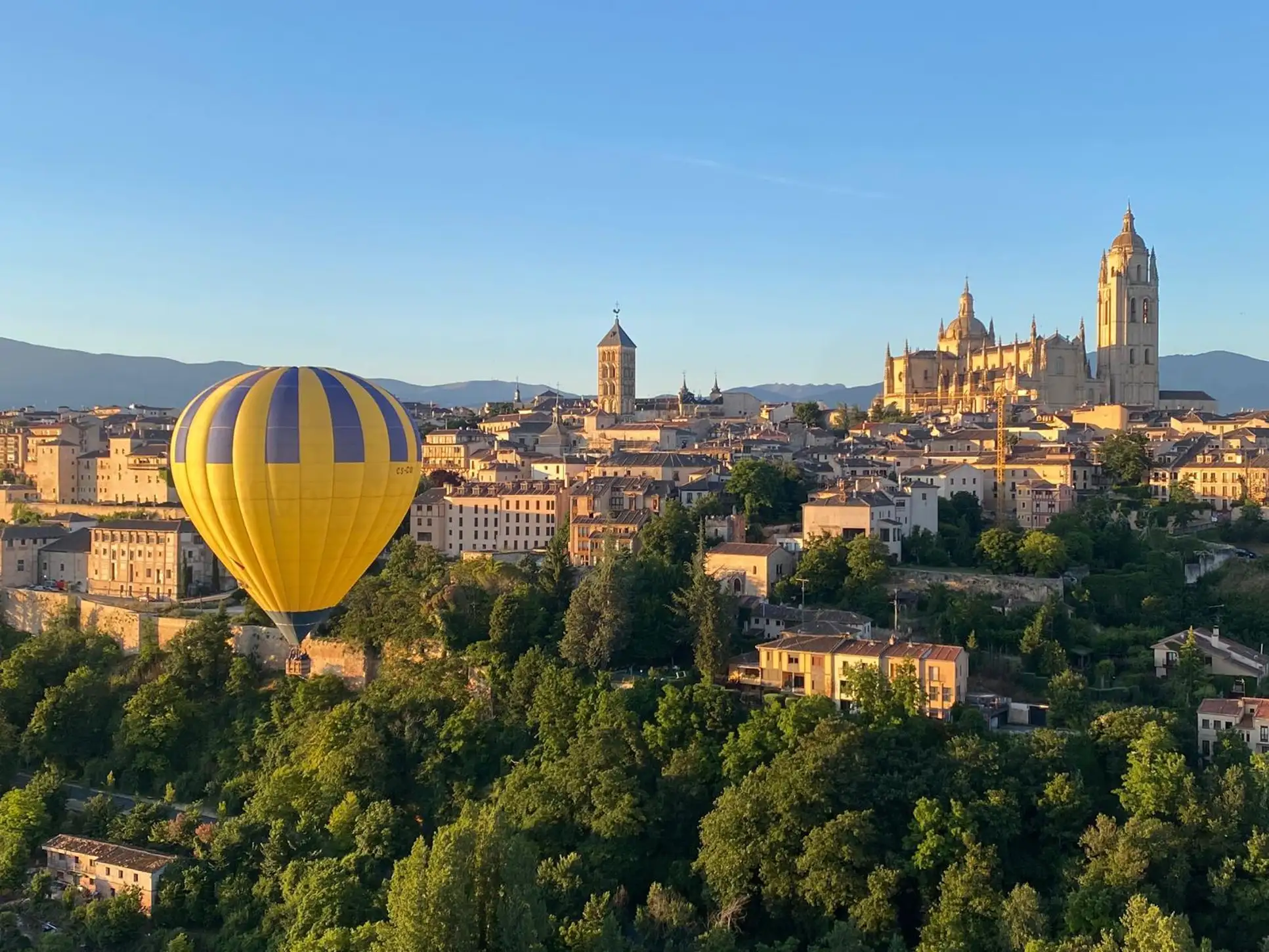 Globos aerostáticos sobre Segovia
