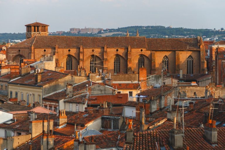 Toulouse, portada de la oferta con vuelo y apartamento