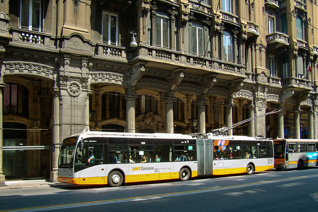 Vehículo de transporte público AMT en Via XX Settembre, Génova