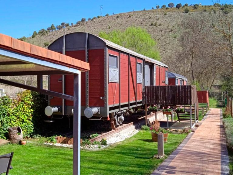 🚂 El Vagón de Baides: un fin de semana durmiendo dentro de un vagón de tren por 131,50€ por persona