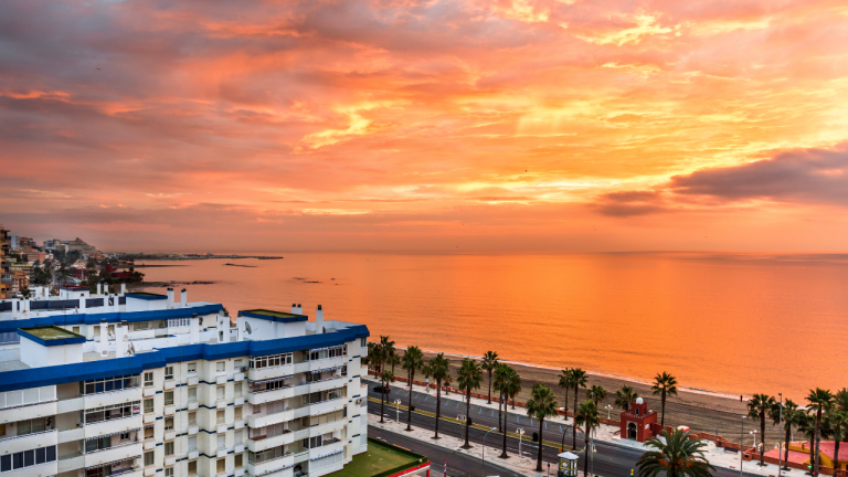 ☀️ Benalmádena: siete noches con desayuno, almuerzo y cena por 359,50€ por persona