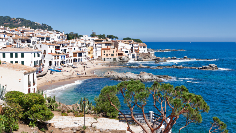 Dormir literalmente en una casa sobre los árboles en Costa Brava