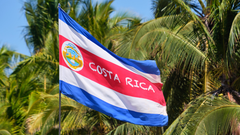 Madrid–Costa Rica por 536€: diez días en febrero para combinar volcanes, selva y Pacífico sin intentar recorrer todo el país