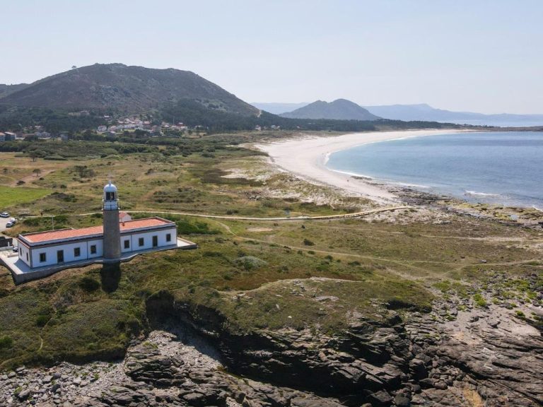 Dormir en un faro en Costa da Morte: dos noches con desayuno por 175€ por persona