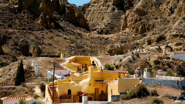 Dormir en una casa-cueva de Guadix: dos noches para dos por 198 €