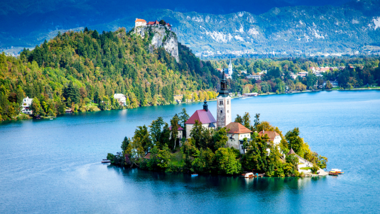 Dos noches en Bled por 165€: una suite con balcón para vivir el lago fuera del verano