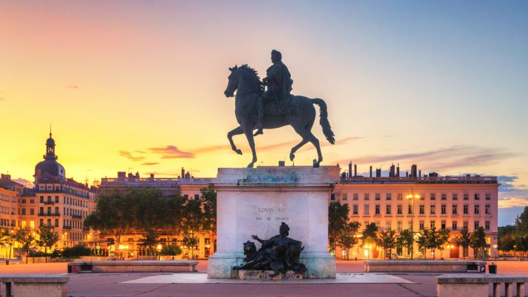 Sevilla–Lyon: vuelo + tres noches por 214€ por persona