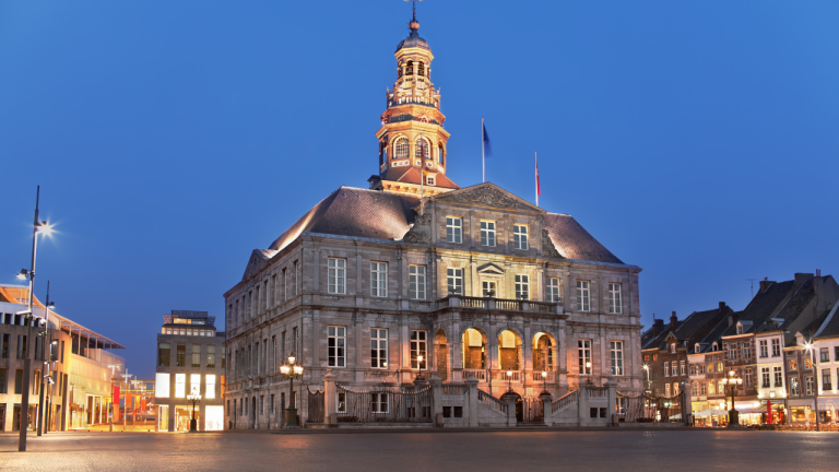 🧭 Ruta Alfonsiana: Eindhoven → Maastricht → Aquisgrán → Düsseldorf por 120€ en vuelos