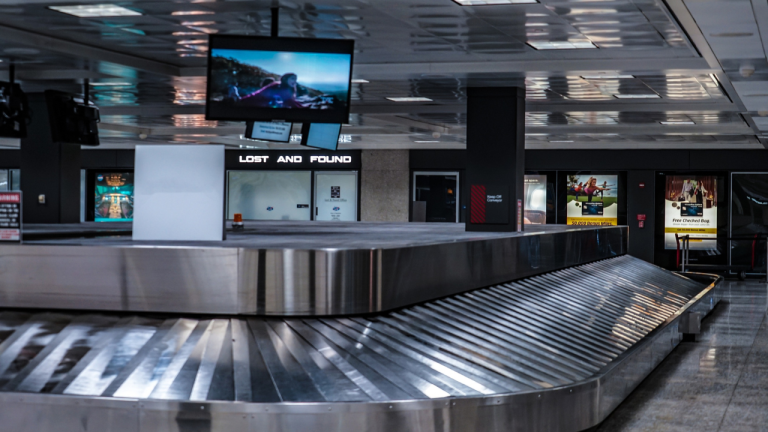 Maleta perdida, retrasada o rota: qué hacer antes de salir del aeropuerto