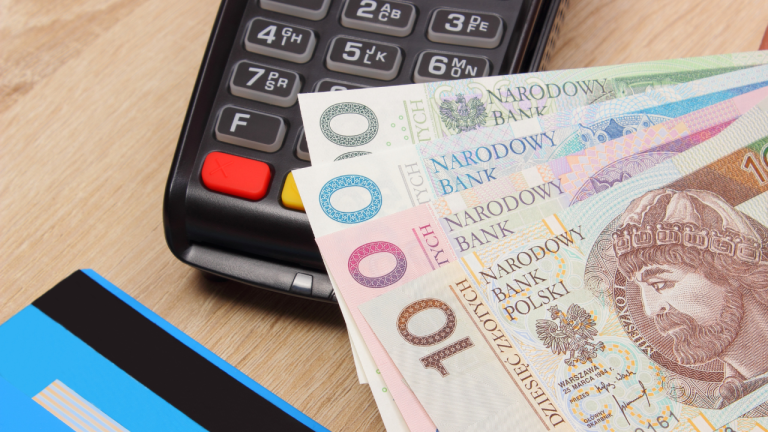 Pagar con tarjeta en el extranjero: ¿euros o moneda local? Cómo evitar una conversión que puede salirte cara