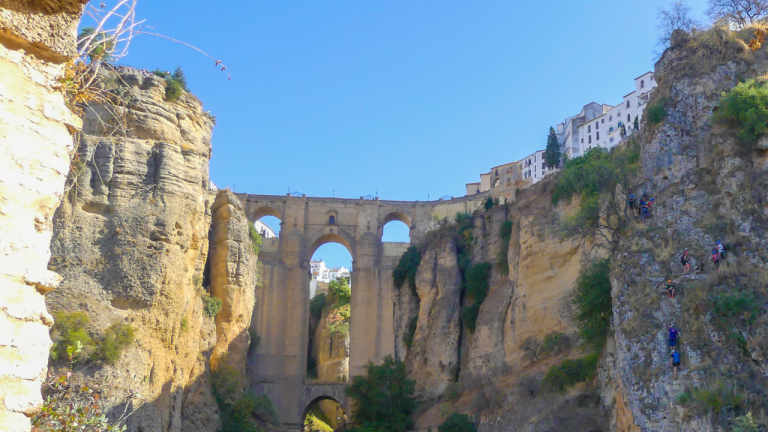 🧗 Vía ferrata en el Tajo de Ronda: dos horas para conocer el desfiladero de una forma completamente distinta por 45€