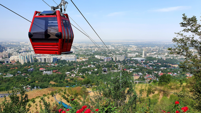 Almaty en pleno febrero por 310 € ida y vuelta: viajar a Kazajistán con el invierno como parte del plan
