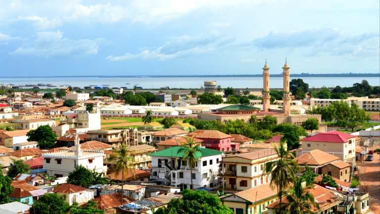 Ruta Alfonsiana Senegal–Gambia: entrar por Dakar, viajar por tierra y regresar desde Banjul por 373 € en vuelos